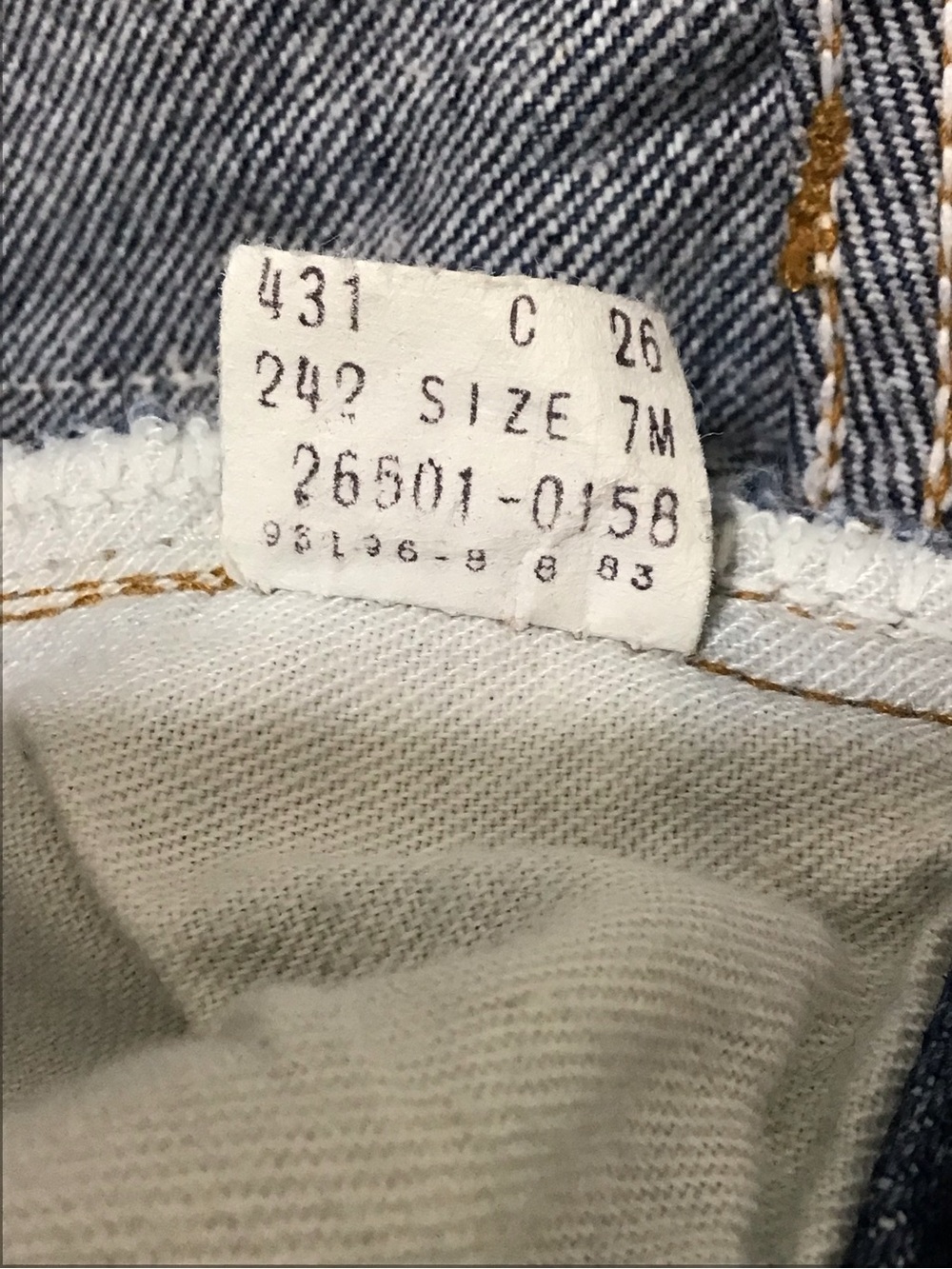 Vintage 1983 Levi’s 501 Women Dark Wash Jeans 26x32 7M Red Care Tag Made in USA - Picture 9 of 15